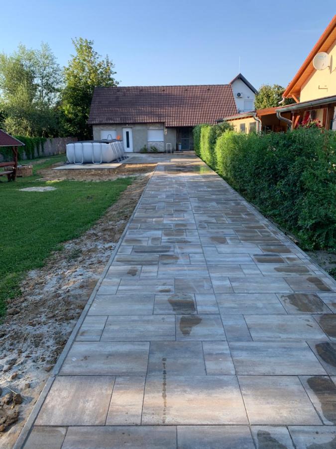 Balatonmariafuerdo Nyaralo Villa Buitenkant foto